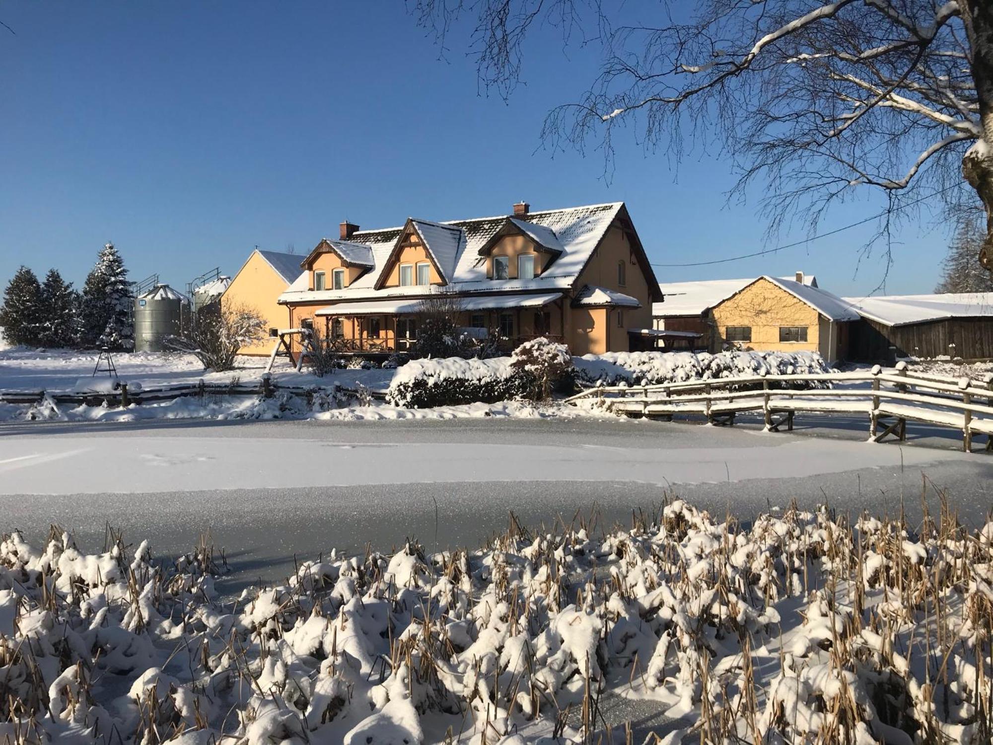 Chociwlanka Villa Bobolice  ภายนอก รูปภาพ
